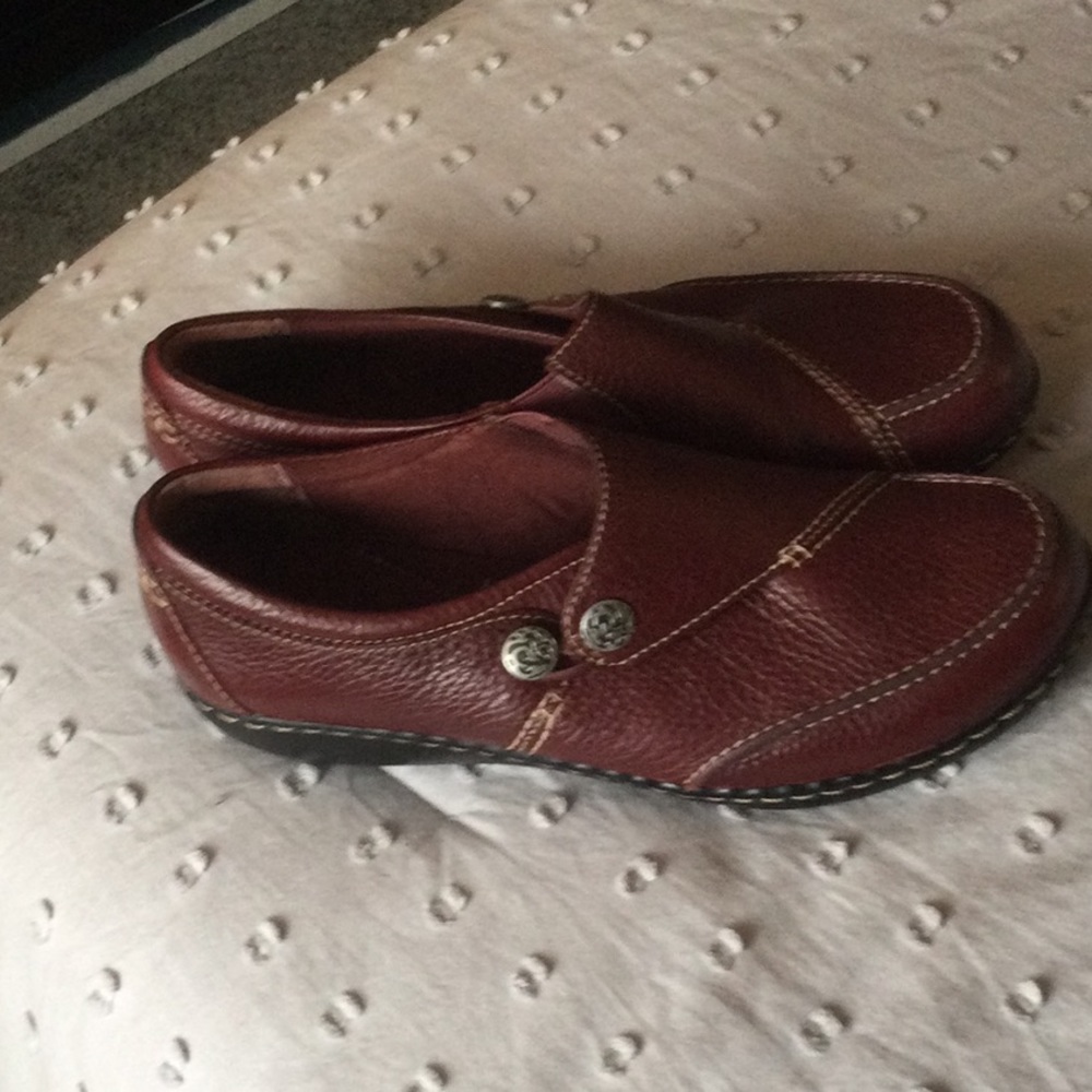 Shoes - Picture 2 of 5